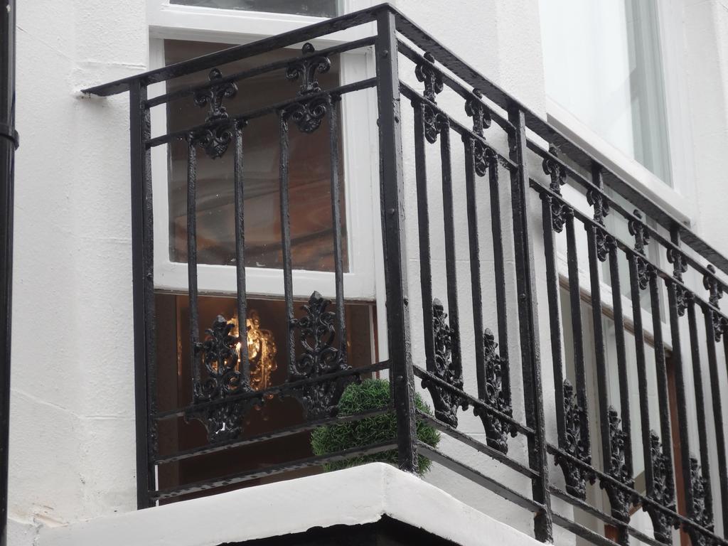 Burlington Beach Apartments Brighton Bilik gambar