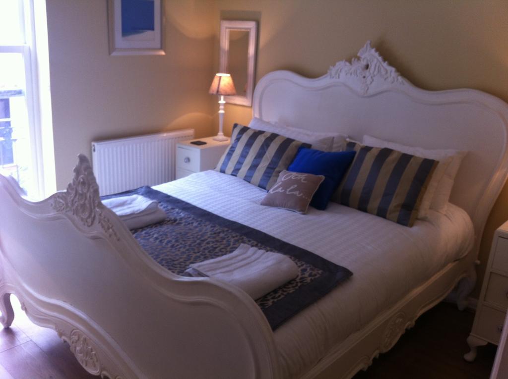 Burlington Beach Apartments Brighton Bilik gambar
